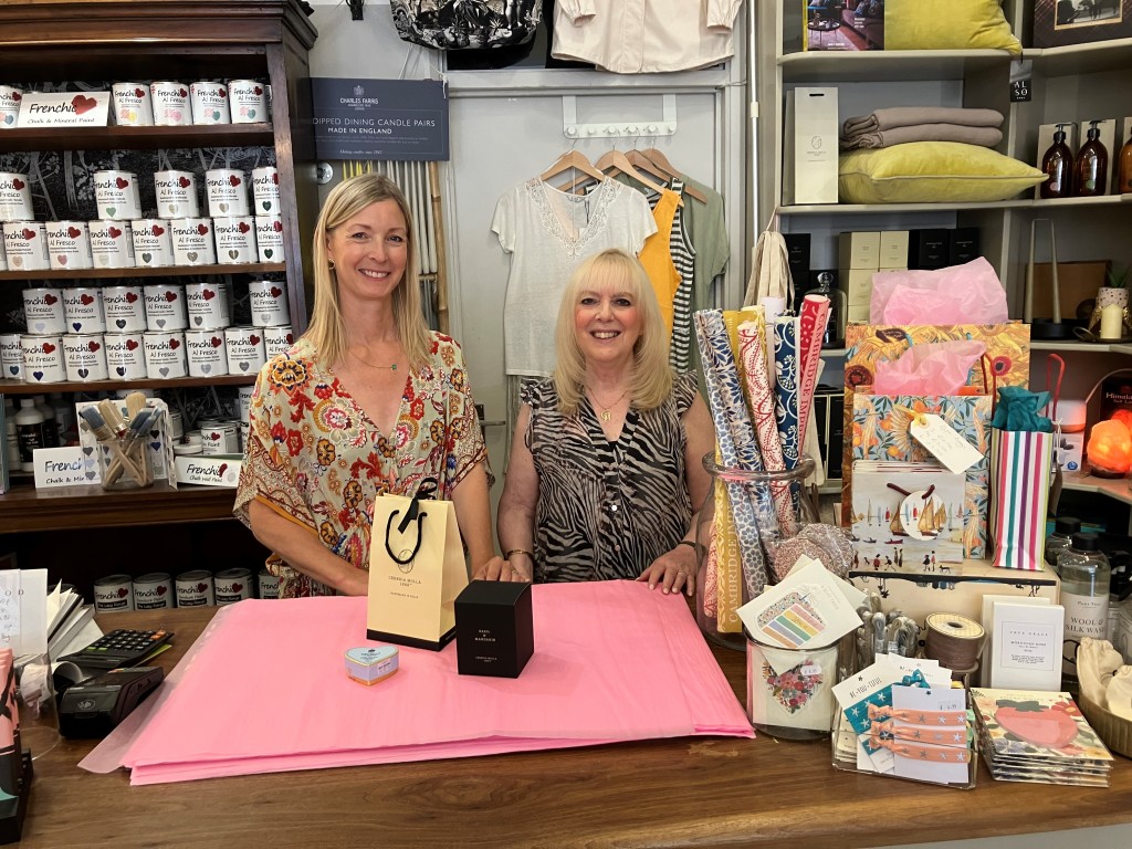 Above: Nicola Hibon Jackson (left), with GiftsandHome’s editor Sue Marks, at The Voewood in Blackheath Standard.